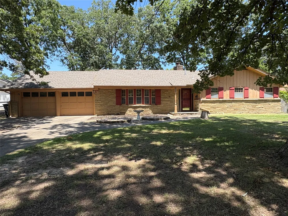 717 E Seneca Street E Tahlequah, OK 74464