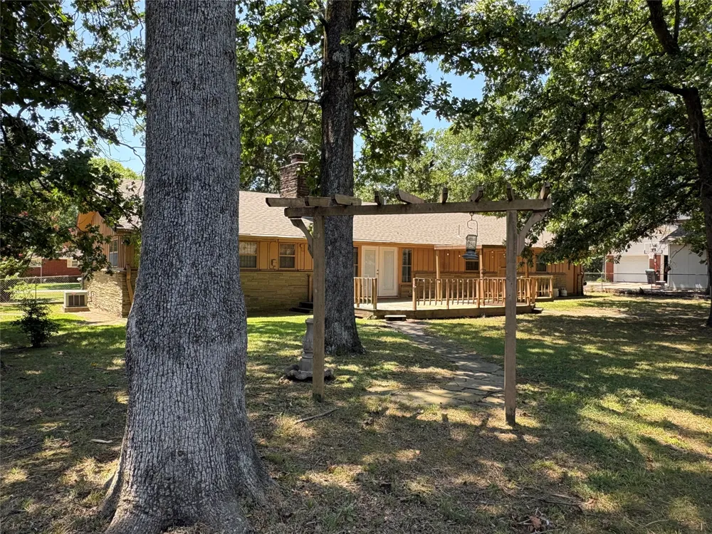 717 E Seneca Street E Tahlequah, OK 74464