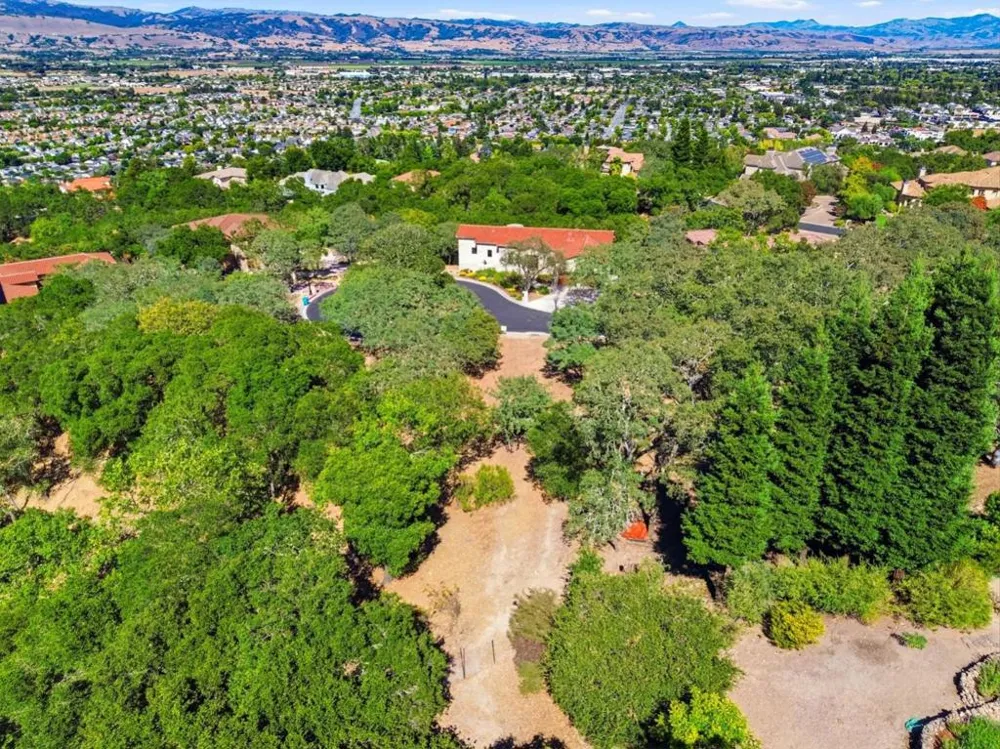 8341 Winter Green Court Gilroy, CA 95020