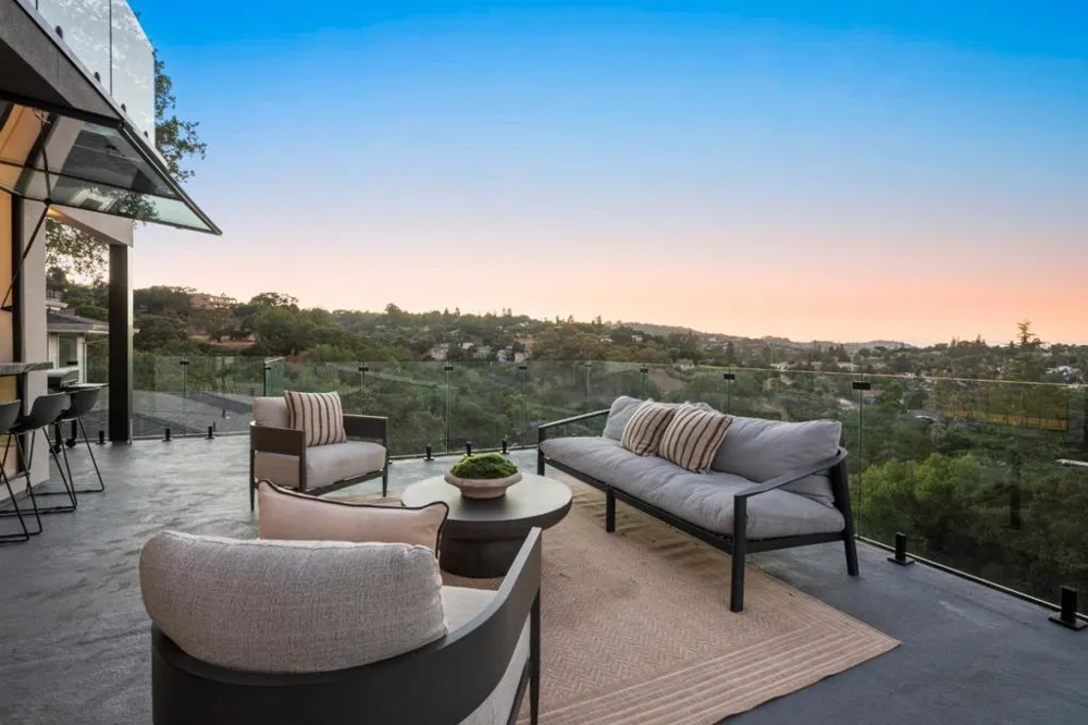 3724 Laurel Way Redwood City, CA 94062