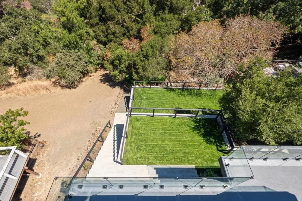3724 Laurel Way Redwood City, CA 94062