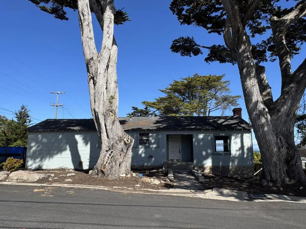 1046 BALBOA Pacific Grove, CA 93950