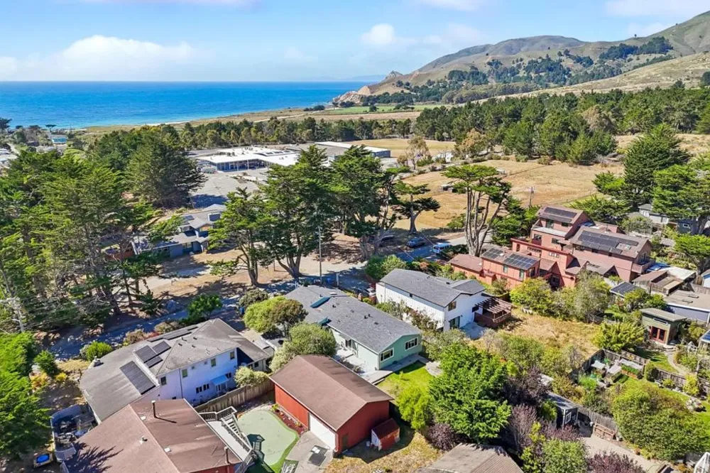 1161 Tamarind Street Montara, CA 94037