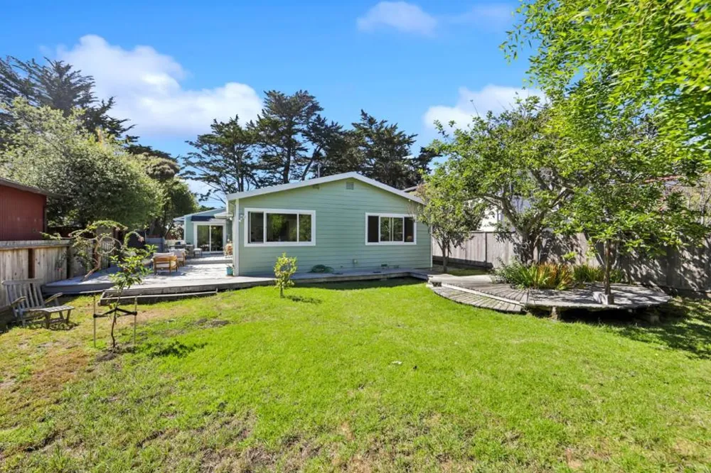 1161 Tamarind Street Montara, CA 94037