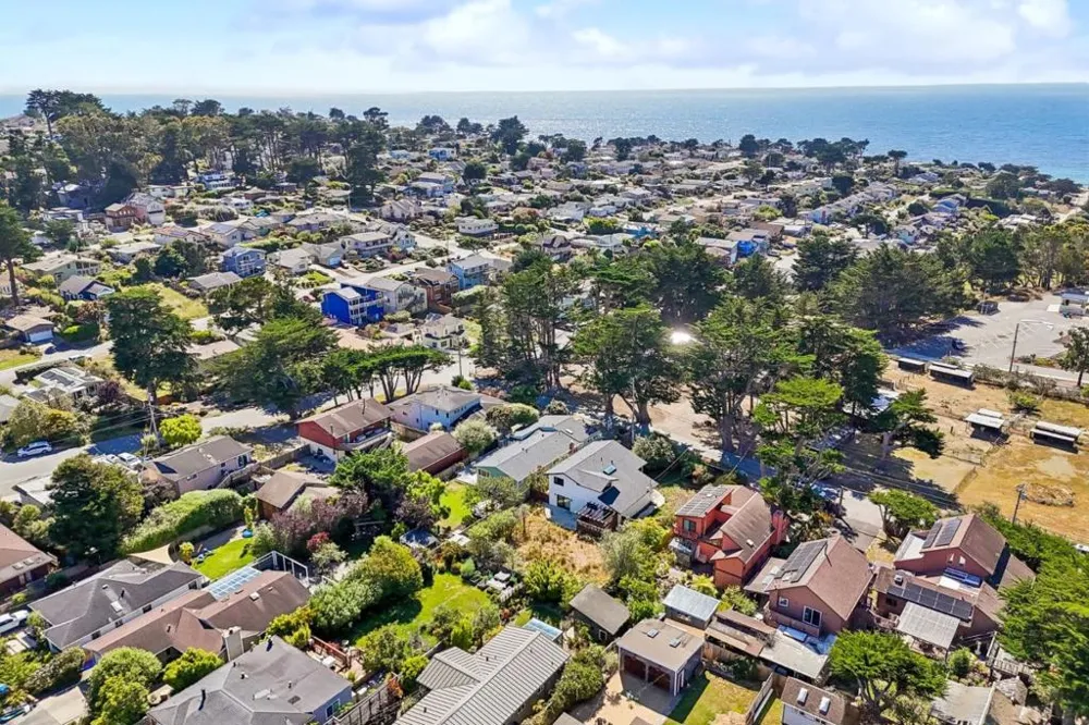 1161 Tamarind Street Montara, CA 94037