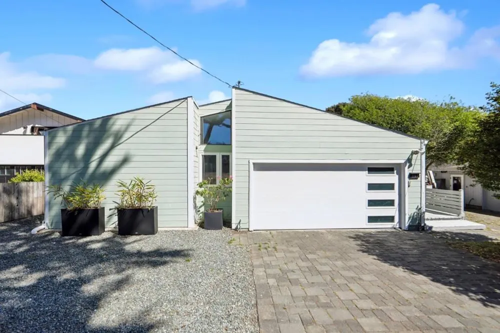 1161 Tamarind Street Montara, CA 94037