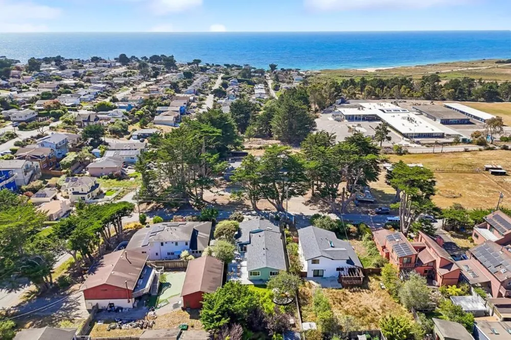 1161 Tamarind Street Montara, CA 94037