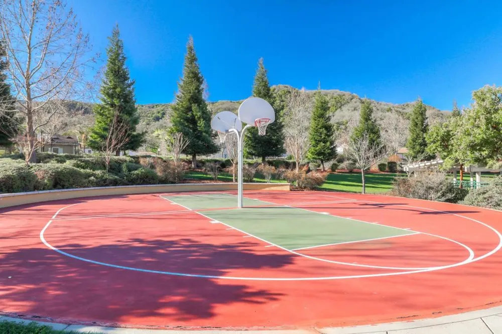 2730 Club Drive Gilroy, CA 95020
