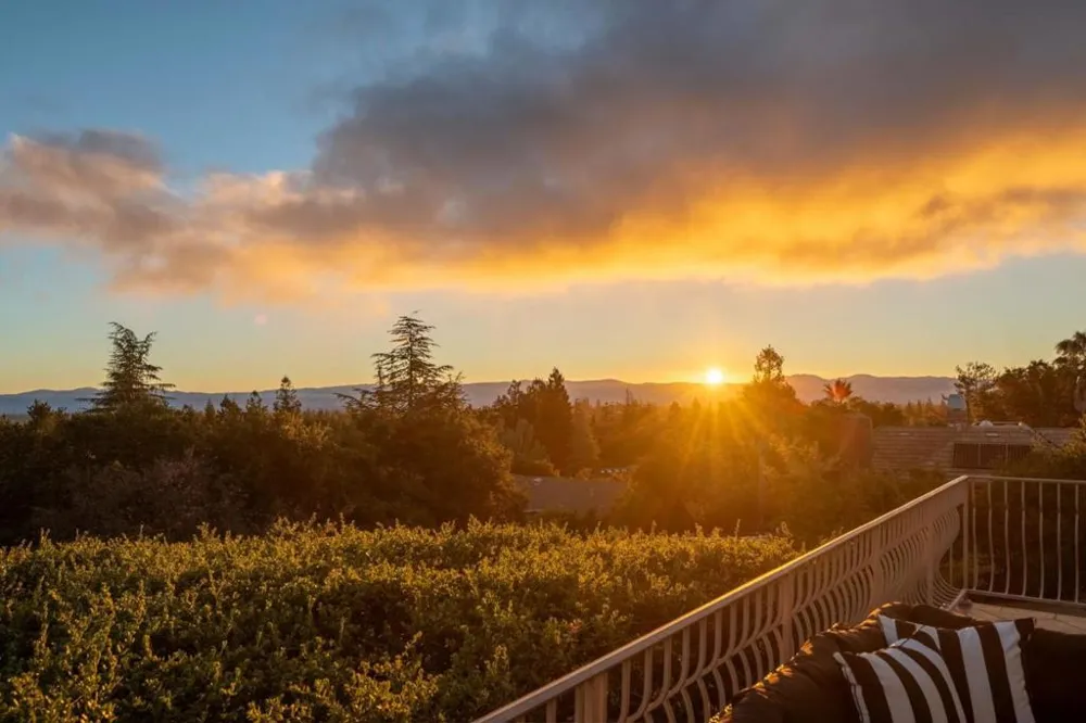15217 Sobey Road Saratoga, CA 95070
