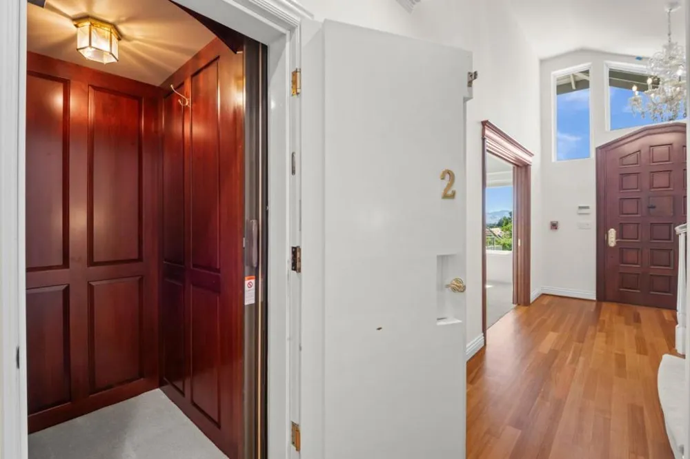 15217 Sobey Road Saratoga, CA 95070