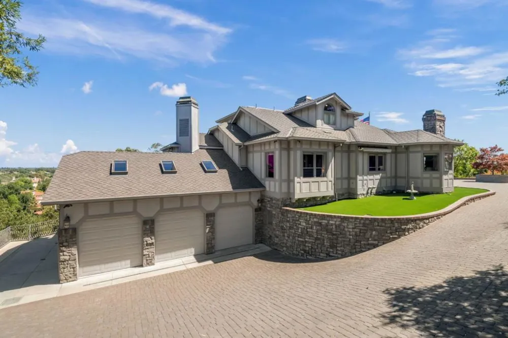 15217 Sobey Road Saratoga, CA 95070