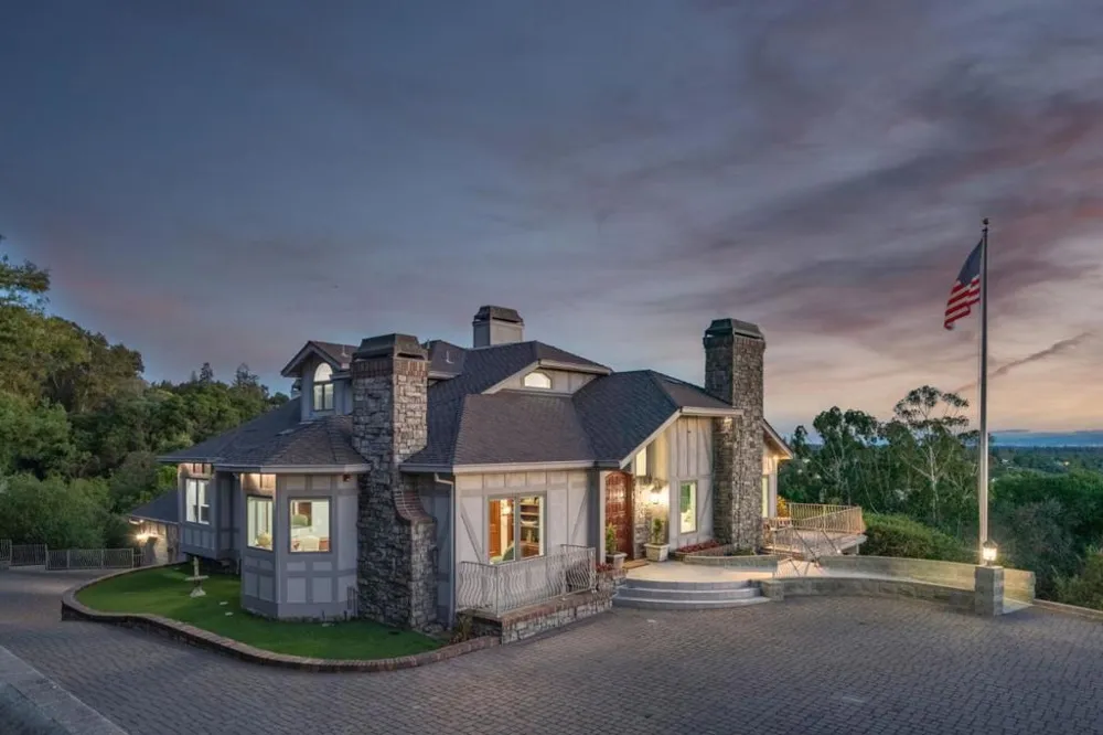 15217 Sobey Road Saratoga, CA 95070