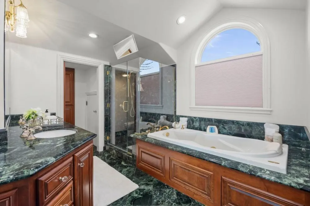 15217 Sobey Road Saratoga, CA 95070