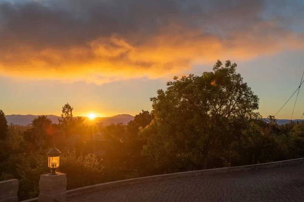 15217 Sobey Road Saratoga, CA 95070