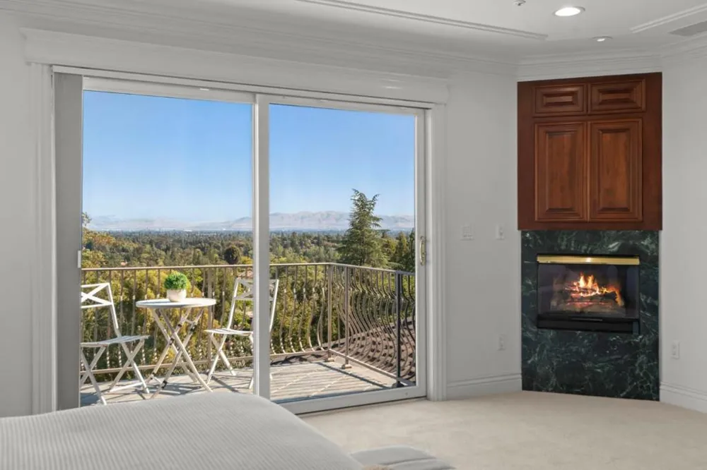 15217 Sobey Road Saratoga, CA 95070