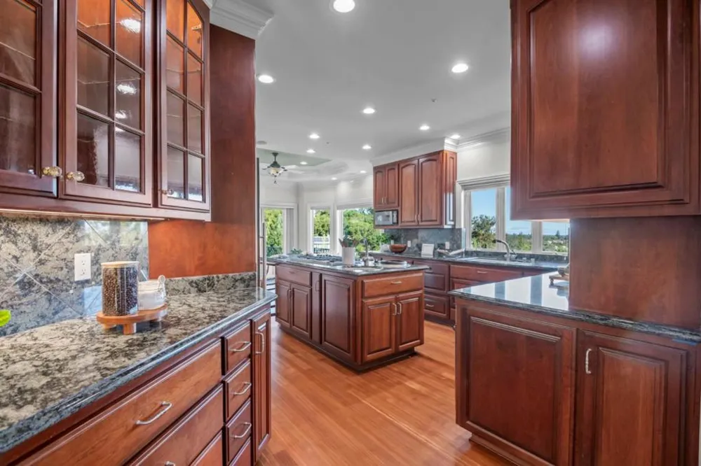 15217 Sobey Road Saratoga, CA 95070