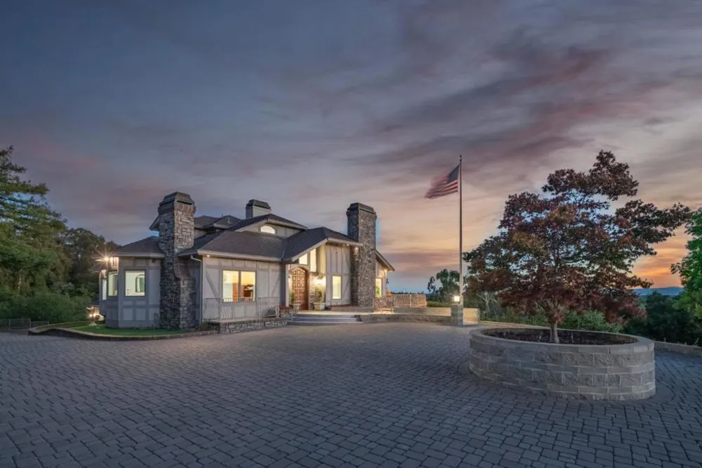 15217 Sobey Road Saratoga, CA 95070