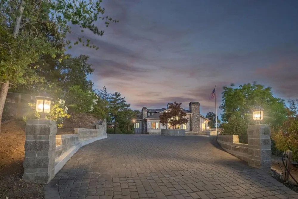 15217 Sobey Road Saratoga, CA 95070