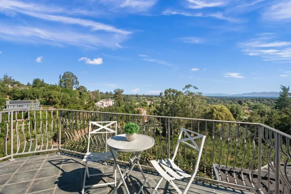 15217 Sobey Road Saratoga, CA 95070