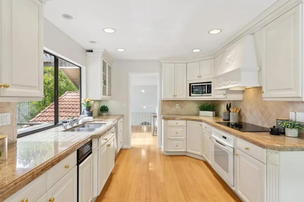 17288 Eaton Lane Monte Sereno, CA 95030