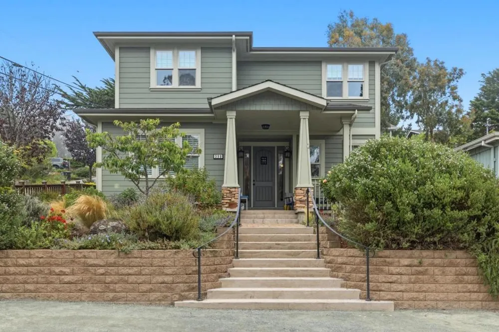 398 San Carlos Avenue El Granada, CA 94018