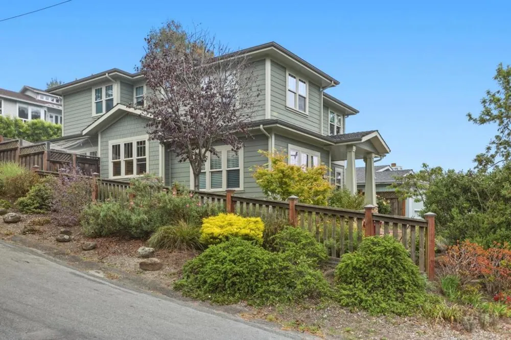 398 San Carlos Avenue El Granada, CA 94018