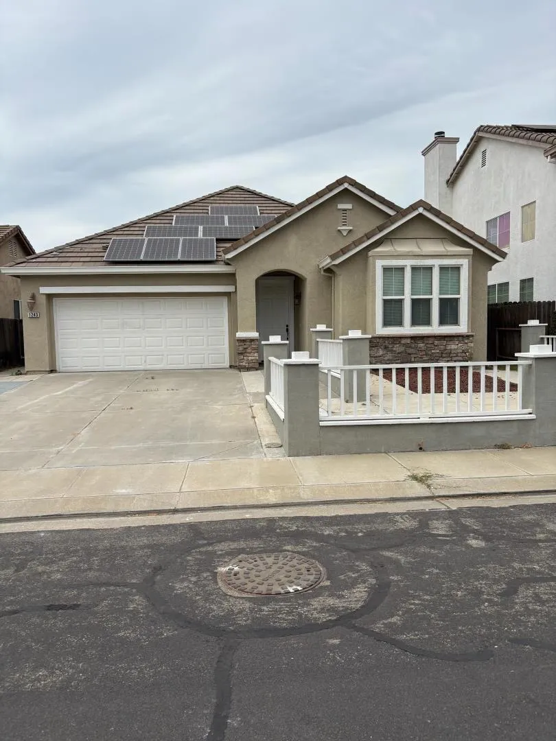 1243 Laurel Park Circle Manteca, CA 95337