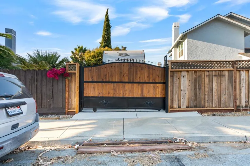 1090 Los Altos Drive Hollister, CA 95023
