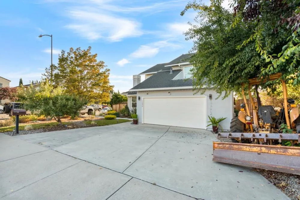 1090 Los Altos Drive Hollister, CA 95023