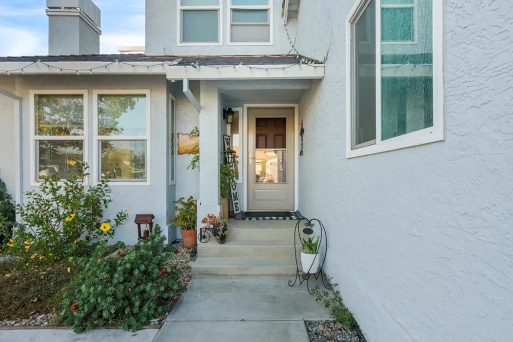 1090 Los Altos Drive Hollister, CA 95023