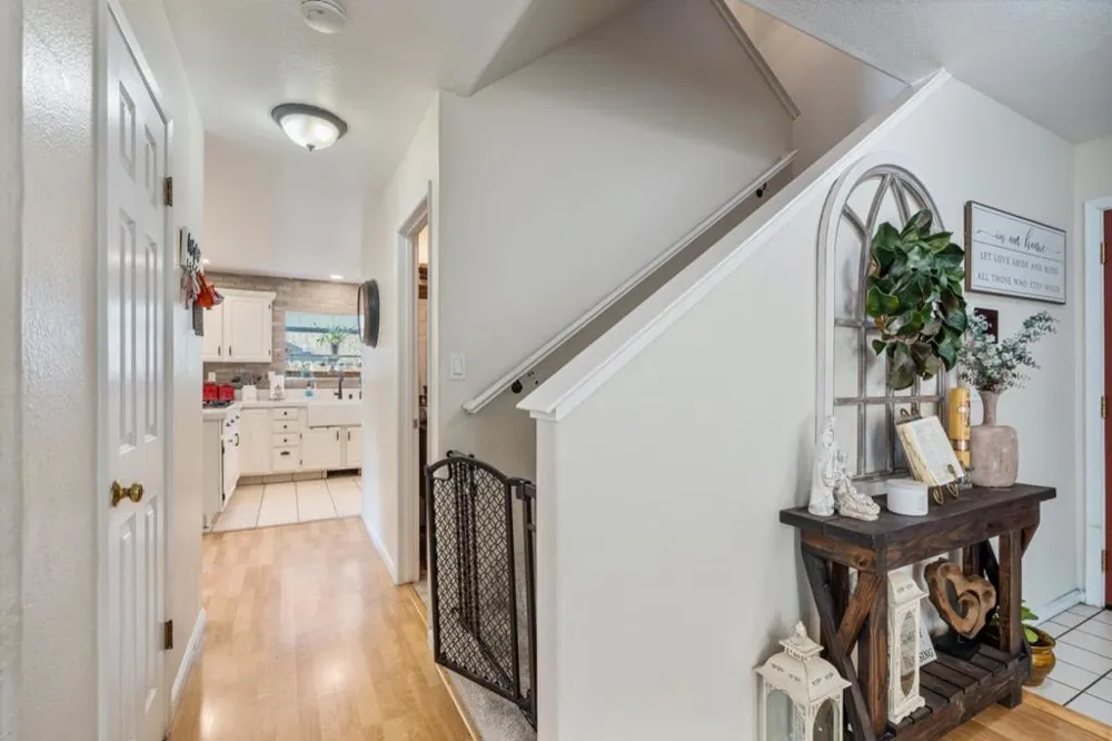1090 Los Altos Drive Hollister, CA 95023