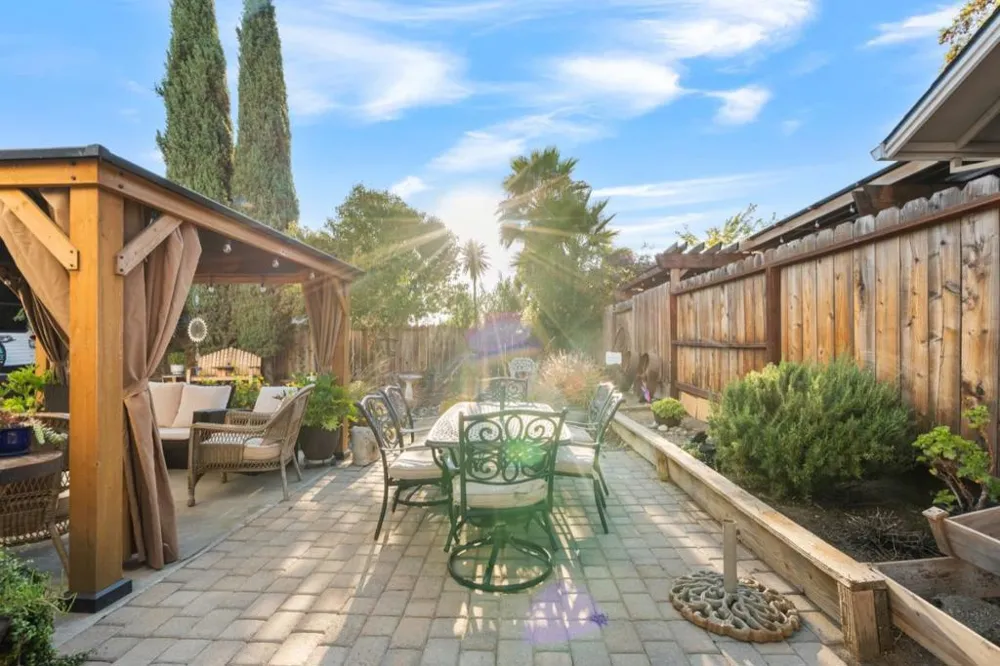 1090 Los Altos Drive Hollister, CA 95023