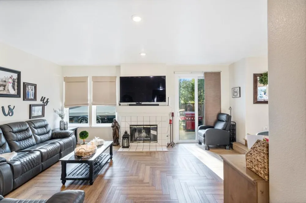 1090 Los Altos Drive Hollister, CA 95023