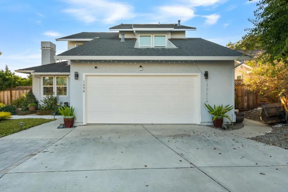 1090 Los Altos Drive Hollister, CA 95023