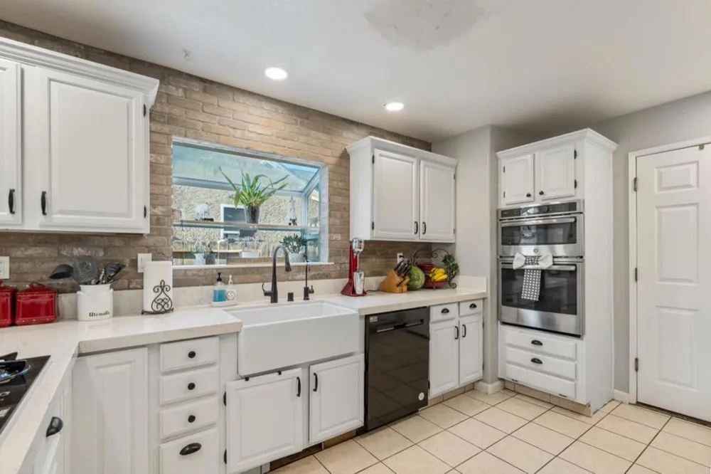 1090 Los Altos Drive Hollister, CA 95023