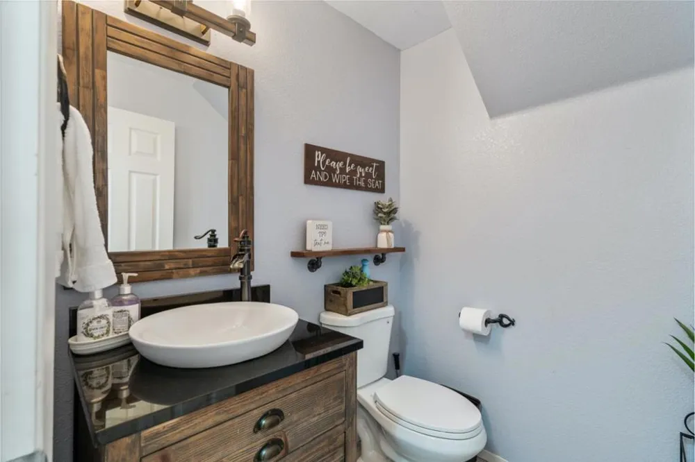 1090 Los Altos Drive Hollister, CA 95023