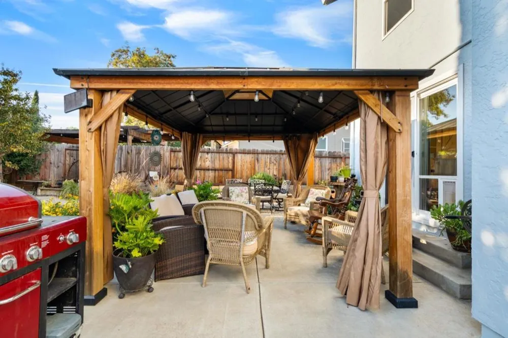 1090 Los Altos Drive Hollister, CA 95023