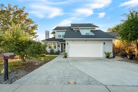 1090 Los Altos Drive