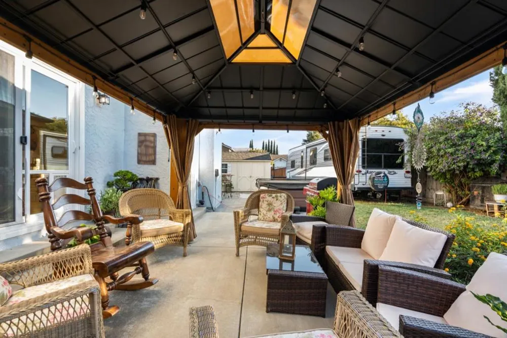 1090 Los Altos Drive Hollister, CA 95023