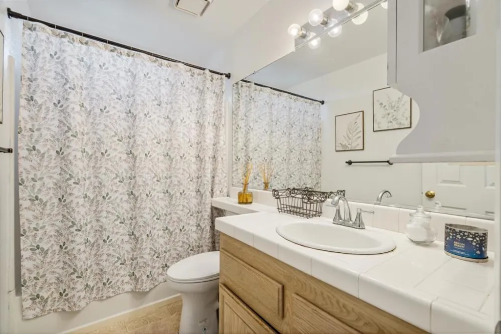 1090 Los Altos Drive Hollister, CA 95023