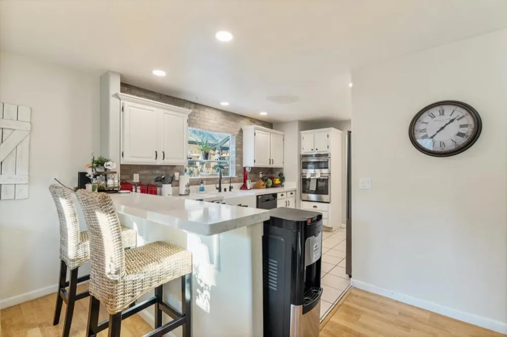 1090 Los Altos Drive Hollister, CA 95023