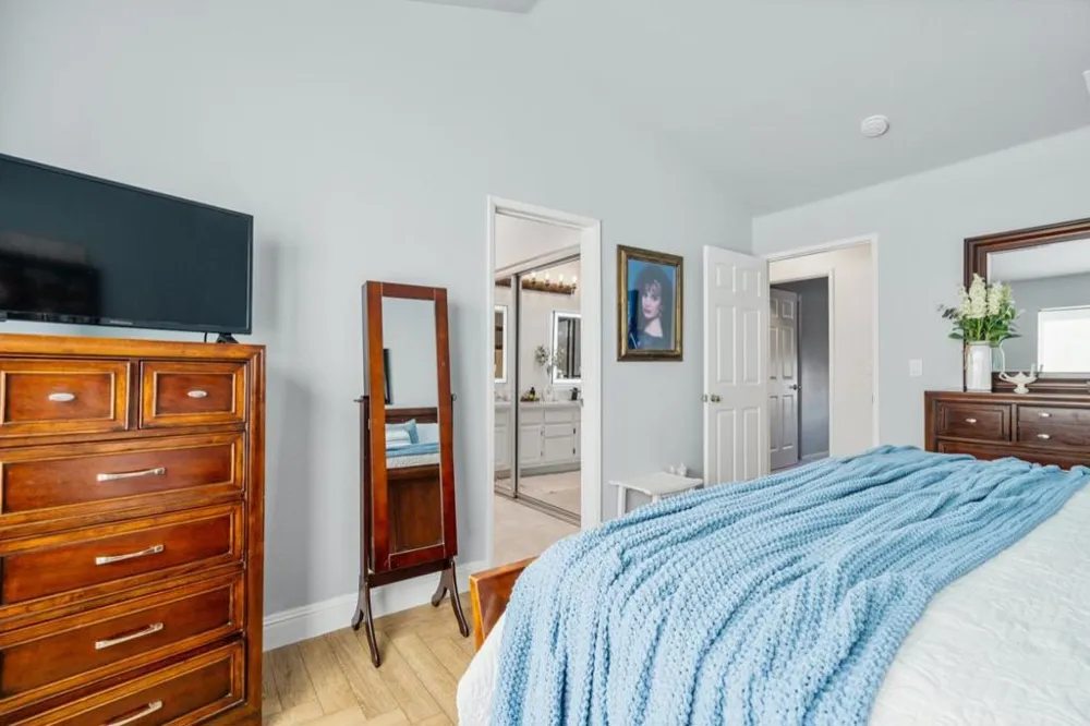 1090 Los Altos Drive Hollister, CA 95023