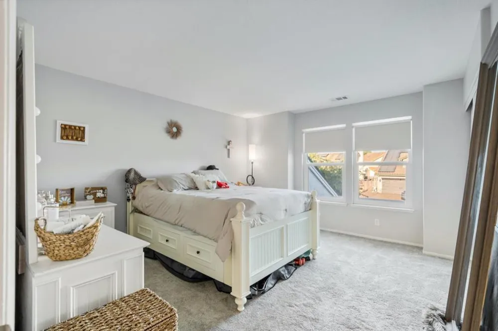 1090 Los Altos Drive Hollister, CA 95023