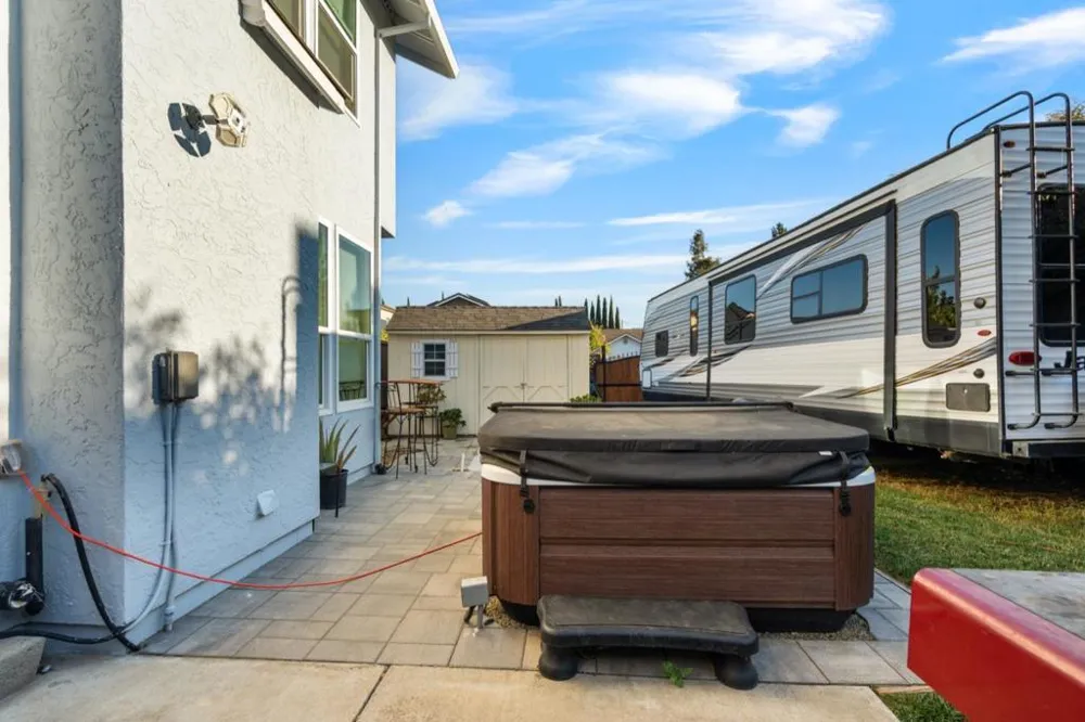 1090 Los Altos Drive Hollister, CA 95023