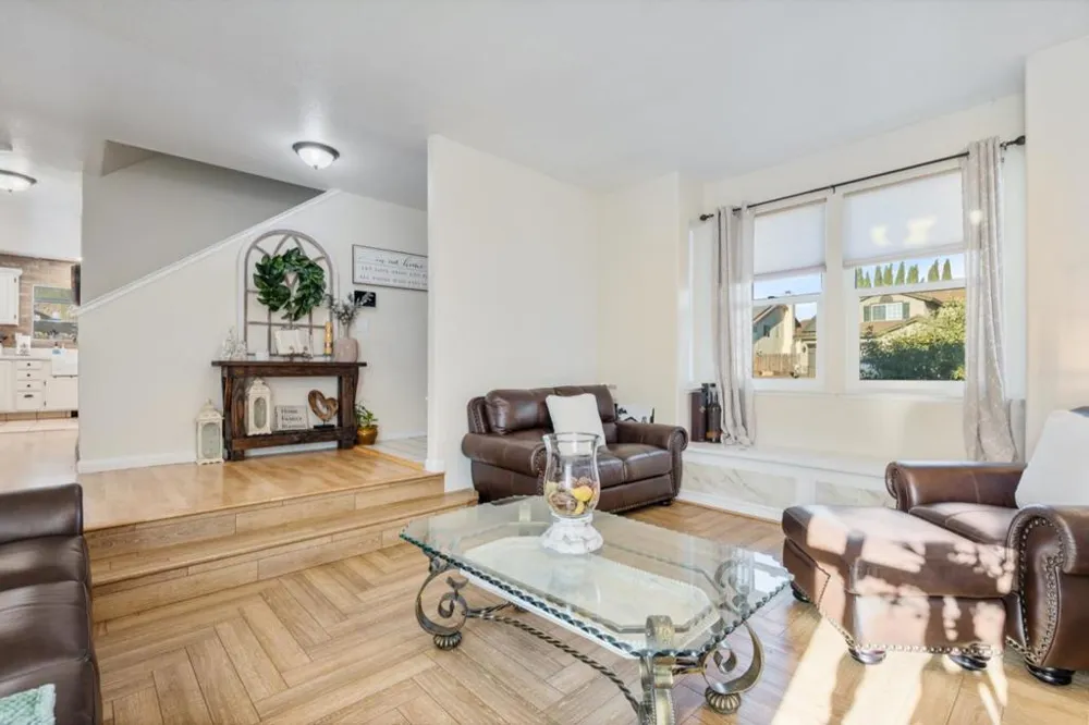 1090 Los Altos Drive Hollister, CA 95023