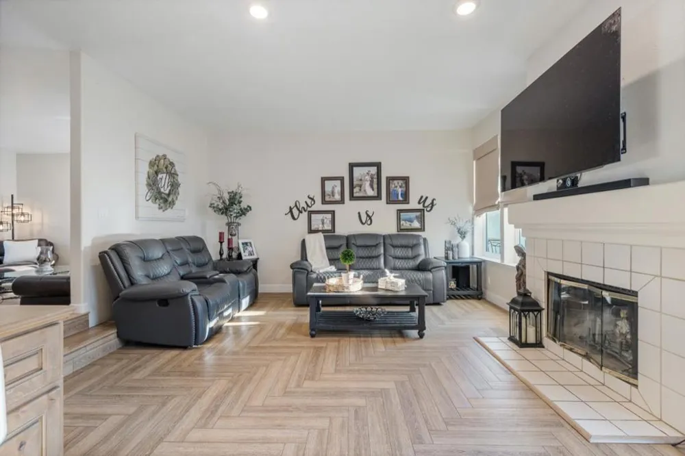 1090 Los Altos Drive Hollister, CA 95023