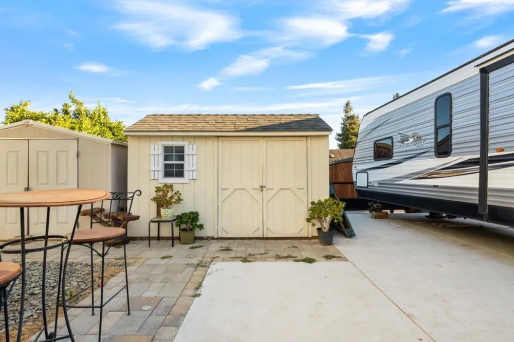 1090 Los Altos Drive Hollister, CA 95023