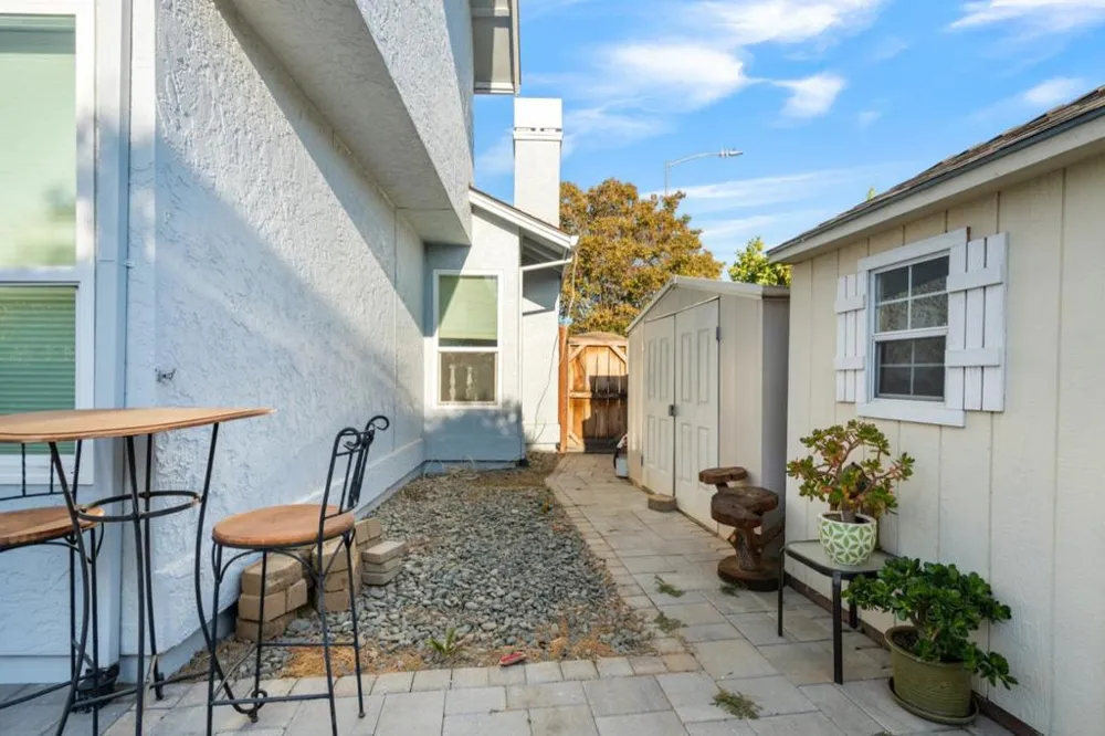 1090 Los Altos Drive Hollister, CA 95023