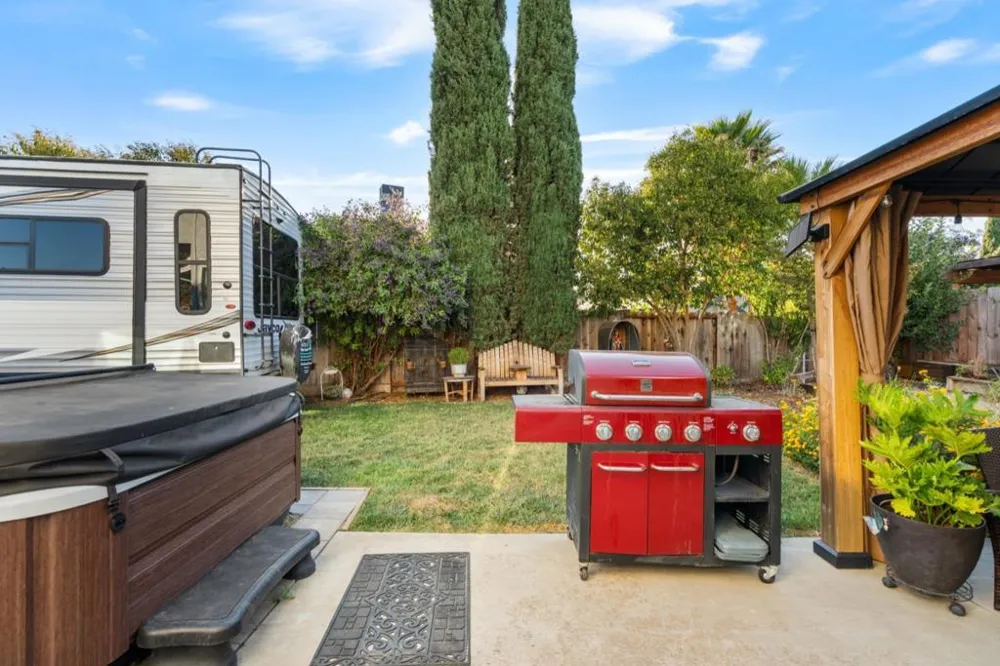 1090 Los Altos Drive Hollister, CA 95023