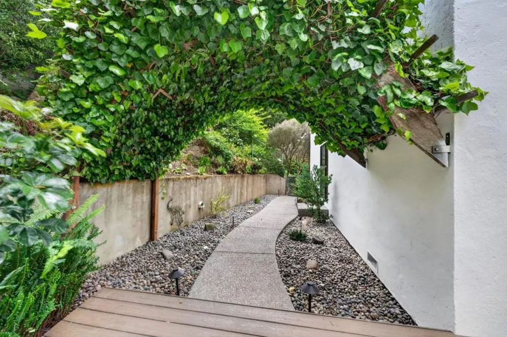 1523 Perez Dr Pacifica, CA 94044